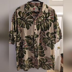 HILO HATTIE Shirt Men's L Multicolor Rayon Leaf Hawaiian Button Short Sleeve